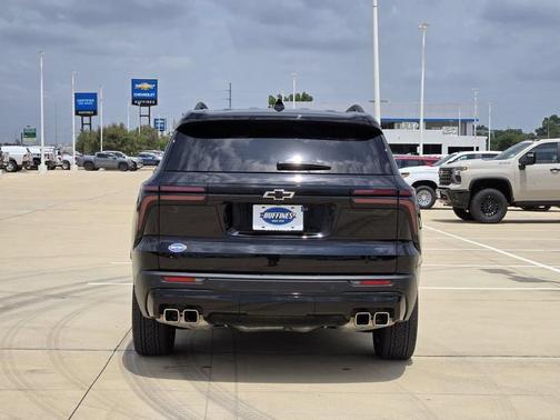 Mosaic Black Metallic 2026 Chevrolet Traverse LT