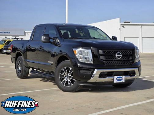 2024 Nissan Titan SV