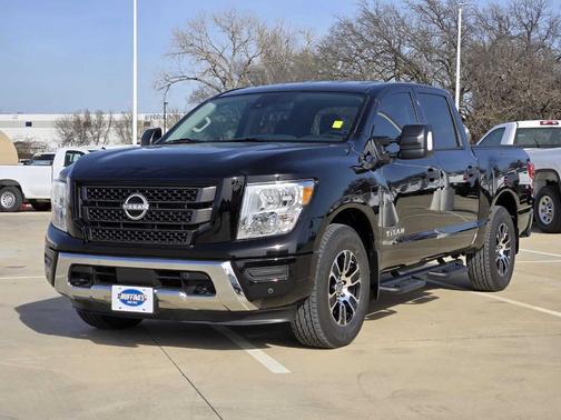 2024 Nissan Titan SV