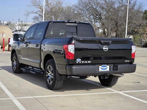 2024 Nissan Titan SV