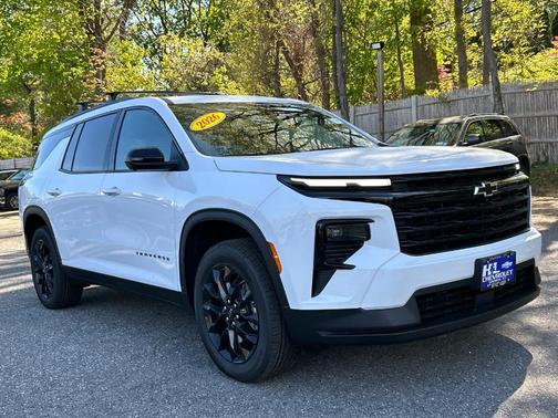 Summit White 2026 Chevrolet Traverse LT