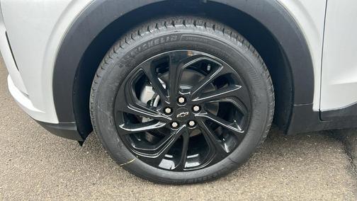 Summit White 2027 Chevrolet Bolt