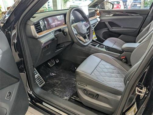 2026 Volkswagen Tiguan 2.0T SEL R-Line