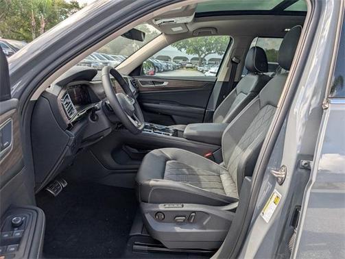 2025 Volkswagen Atlas 2.0T SEL Premium R-Line