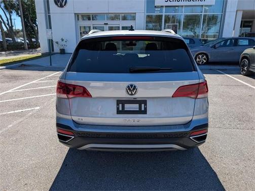 2024 Volkswagen Taos 1.5T SE