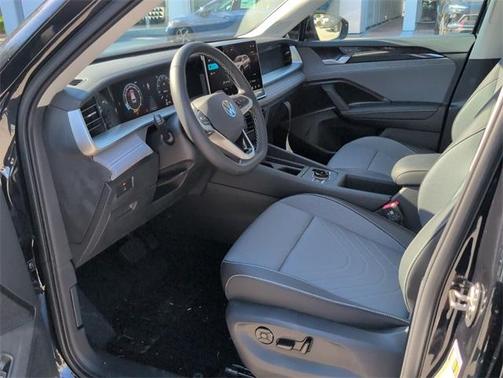 2025 Volkswagen Tiguan 2.0T SE