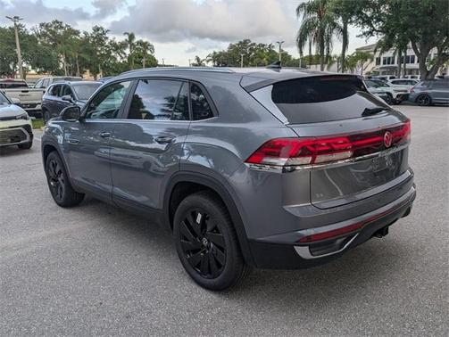 2025 Volkswagen Atlas Cross Sport 2.0T SE w/Technology