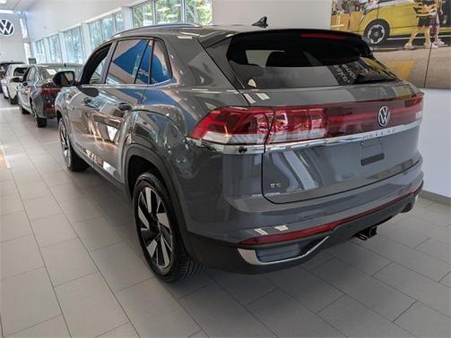 2025 Volkswagen Atlas Cross Sport 2.0T SE w/Technology