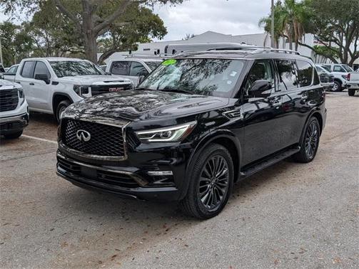 2022 INFINITI QX80 Luxe