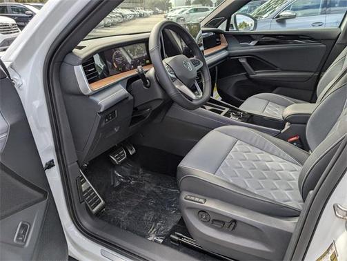 2026 Volkswagen Tiguan 2.0T SEL R-Line