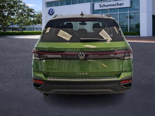 2026 Volkswagen Taos 1.5T SE Black