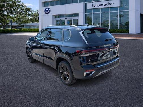 Deep Black Pearl Effect 2026 Volkswagen Taos 1.5T SE