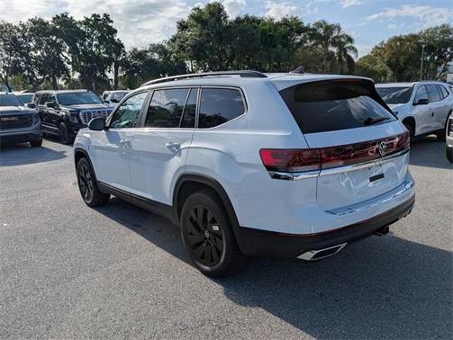 2025 Volkswagen Atlas 2.0T SE w/Technology