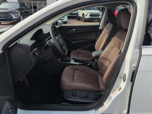 2022 Volkswagen Passat 2.0T Limited Edition
