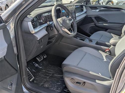 2025 Volkswagen Tiguan 2.0T SE R-Line Black