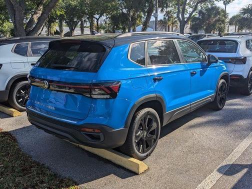 2025 Volkswagen Taos 1.5T SE Black