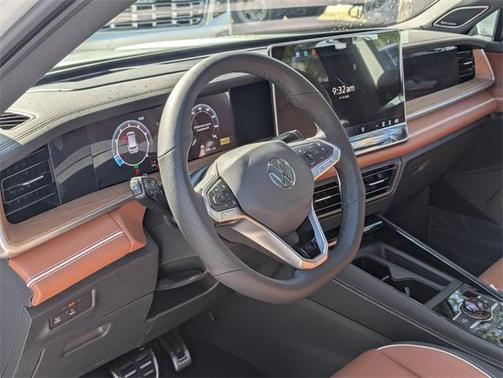 2026 Volkswagen Tiguan 2.0T SEL R-Line