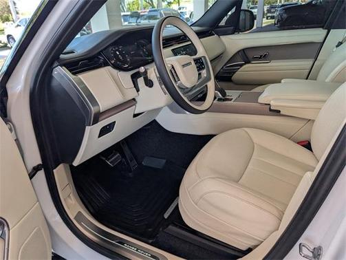 2025 Land Rover Range Rover P550e SE
