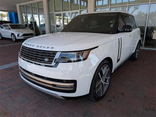 2025 Land Rover Range Rover P550e SE