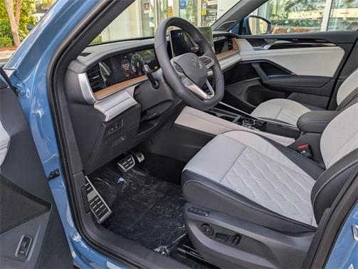 2026 Volkswagen Tiguan 2.0T SEL R-Line