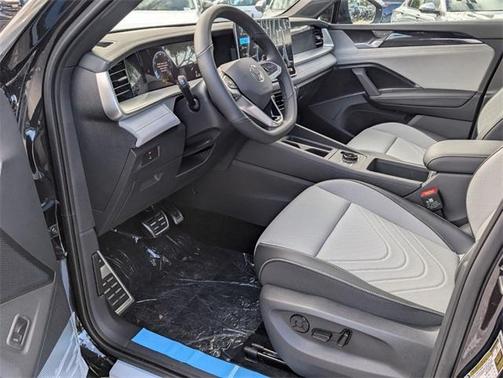 2025 Volkswagen Tiguan 2.0T SE R-Line Black