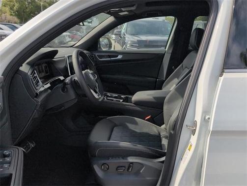 2025 Volkswagen Atlas Cross Sport 2.0T SEL Premium R-Line