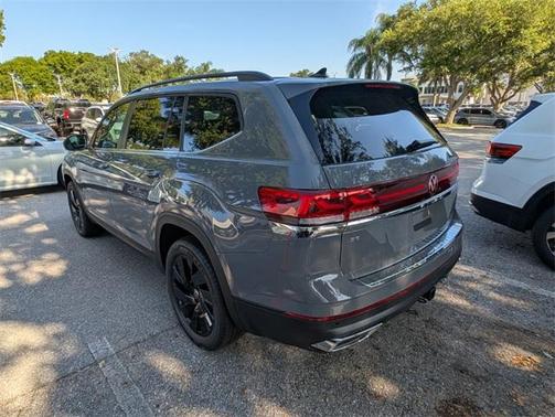 2025 Volkswagen Atlas 2.0T SE