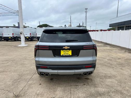 Sterling Gray Metallic 2025 Chevrolet Traverse LT