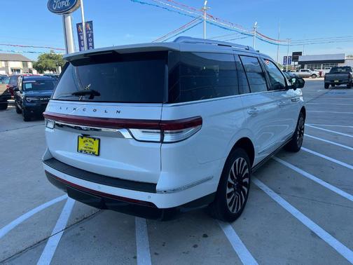 White Metallic 2024 Lincoln Navigator Black Label