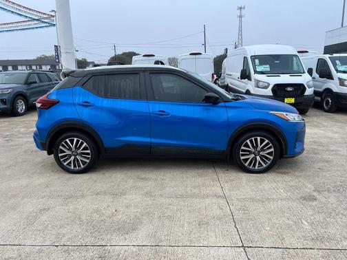 2022 Nissan Kicks SV