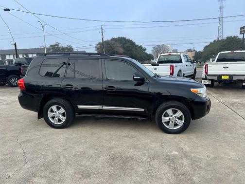 2014 Toyota Land Cruiser V8