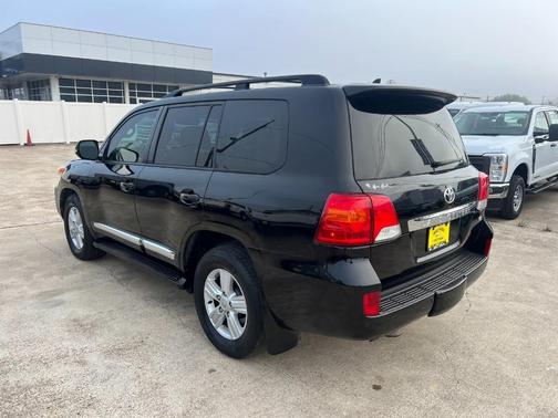 2014 Toyota Land Cruiser V8