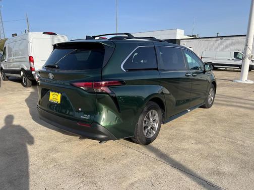 2022 Toyota Sienna XLE