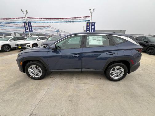 2025 Hyundai TUCSON SE