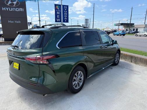 2022 Toyota Sienna XLE