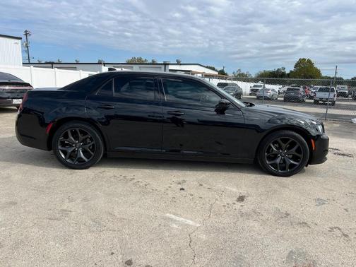 2023 Chrysler 300 Touring