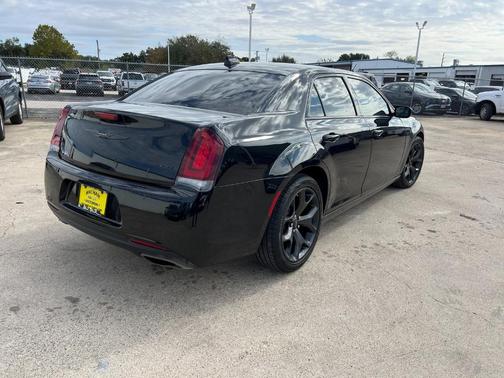 2023 Chrysler 300 Touring