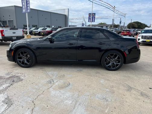 2023 Chrysler 300 Touring