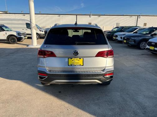 2024 Volkswagen Taos 1.5T SE