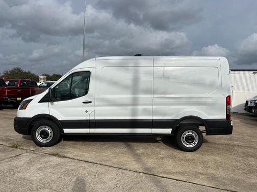2026 Ford Transit-250 148 WB Medium Roof Cargo