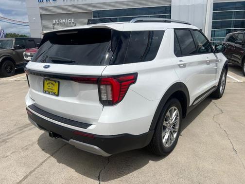 White 2026 Ford Explorer Platinum