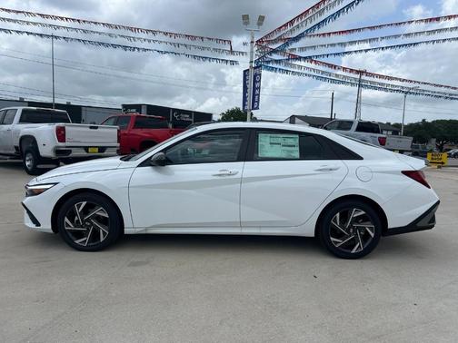2025 Hyundai ELANTRA HEV SEL Sport