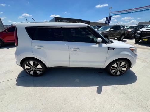 Clear White 2015 Kia Soul !