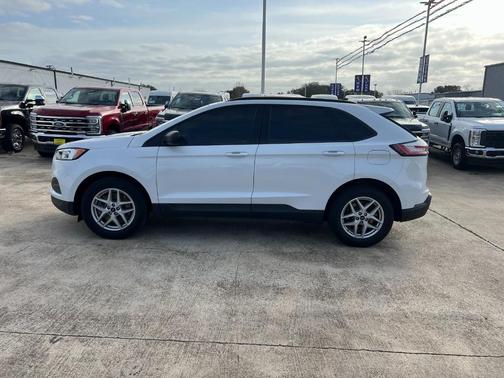 2022 Ford Edge SE