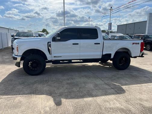 Oxford White 2025 Ford F-250 XLT