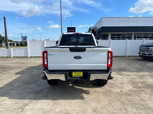 Oxford White 2025 Ford F-250 XLT