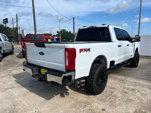 Oxford White 2025 Ford F-250 XLT