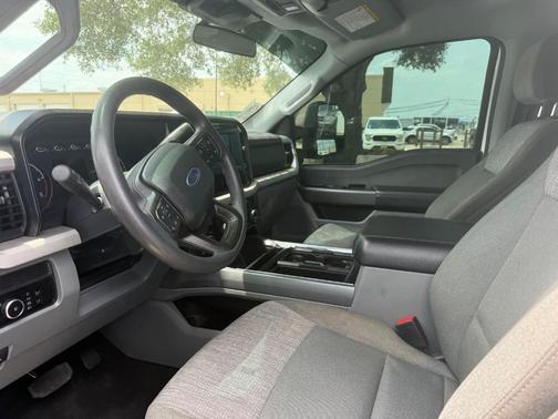 Oxford White 2025 Ford F-250 XLT