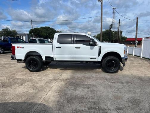 Oxford White 2025 Ford F-250 XLT
