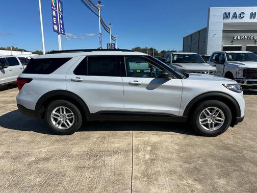 White Metallic 2026 Ford Explorer Active